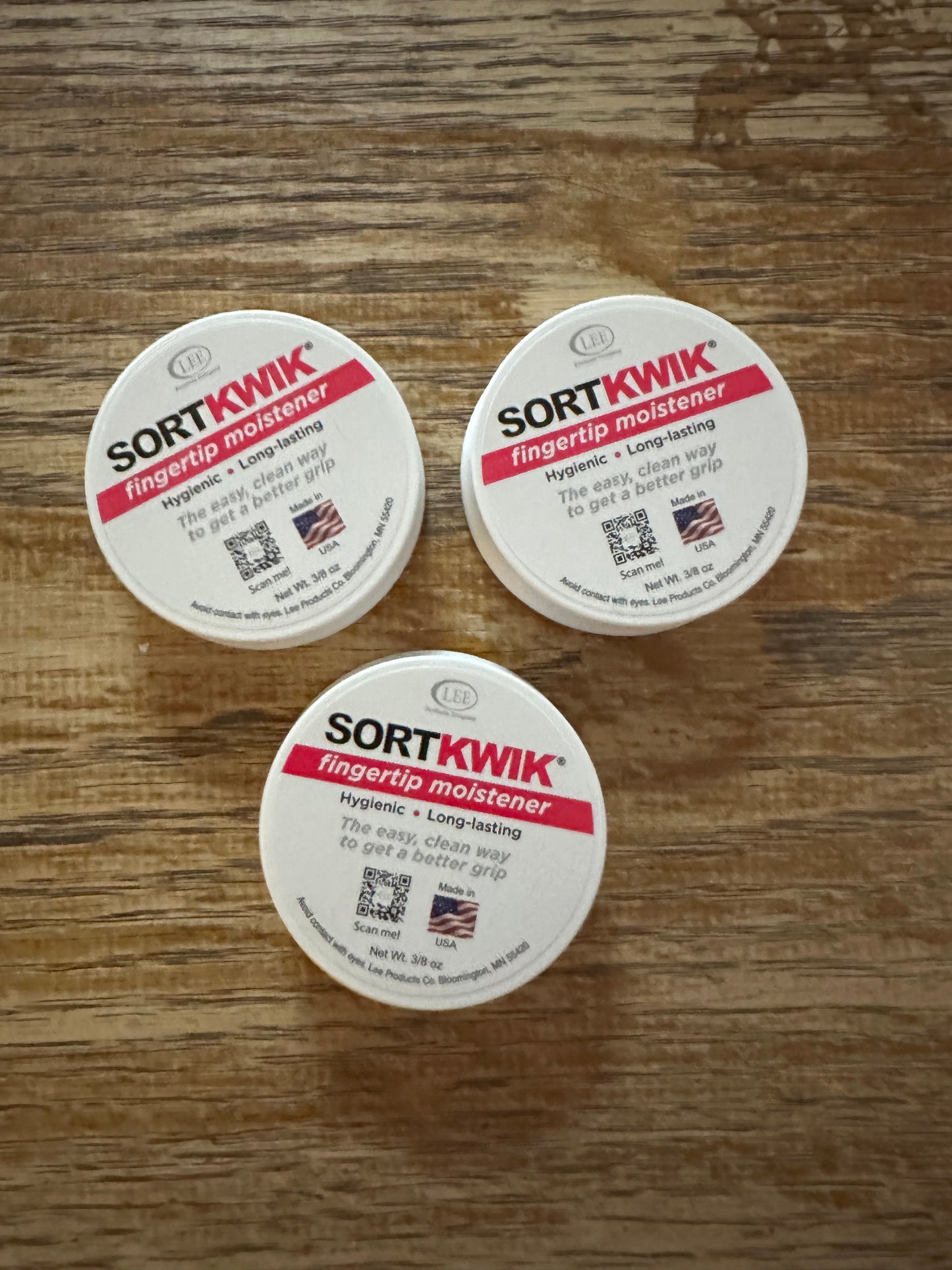 Fingertip moistener
